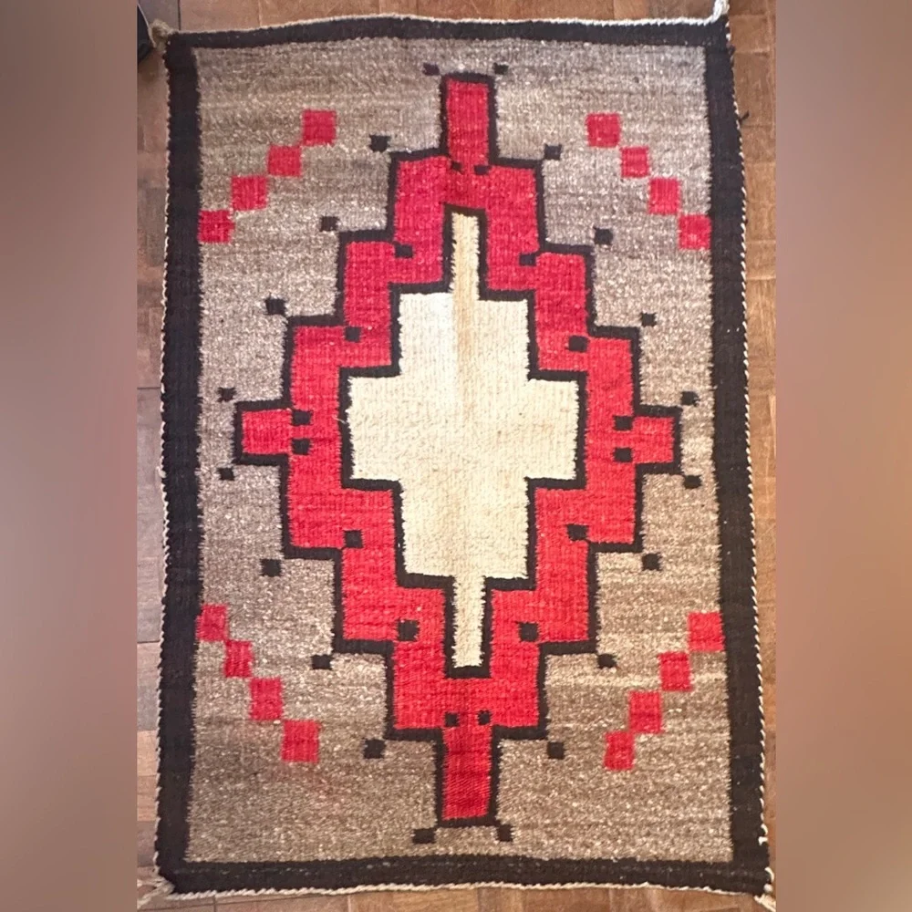 1’6” X 2’10” Handwoven Red and Cream Southwestern Accent Rug